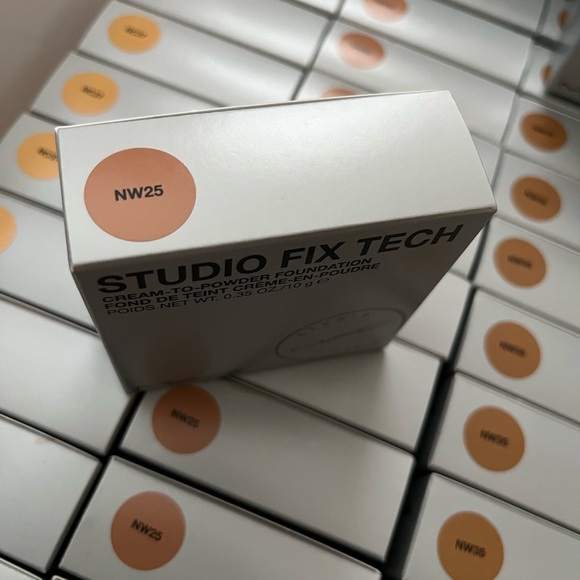 New MAC Studio Fix Tech Cream-To-Powder - Picture 6 of 14
